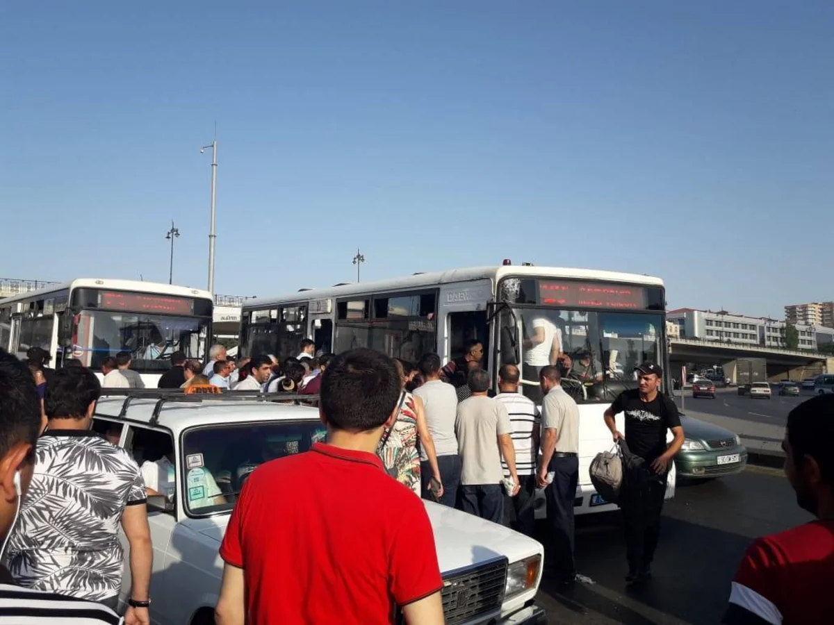 BNA: Hazırda bütün metrostansiyaların ətrafında sərnişin sıxlığı müşahidə edilir