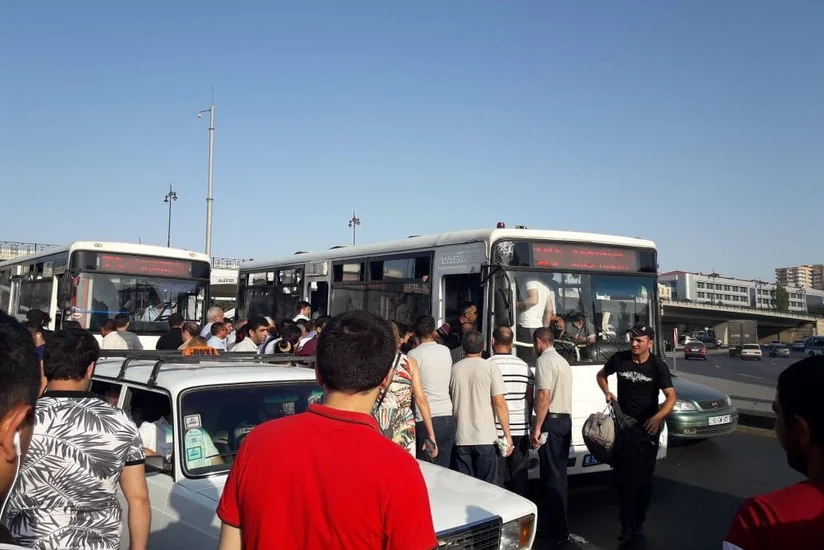 BNA: Hazırda bütün metrostansiyaların ətrafında sərnişin sıxlığı müşahidə edilir