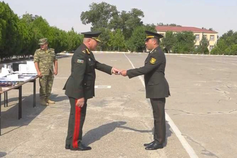 Əlahiddə Ümumqoşun Ordunun hərbi qulluqçuları təltif olundu