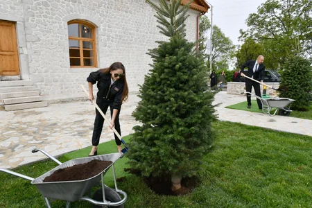 Şuşada Heydər Əliyev Fondunun bərpa etdiyi Saatlı məscidinin açılışı olub