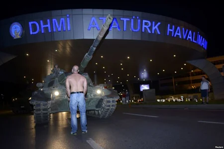 Türkiyədə ötən gecə yaşananlar - FOTOREPORTAJ