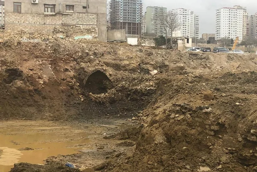 Nazirlik: “Təzəpir” məscidinin yaxınlığında qazıntı zamanı tapılan tikili tarixi abidə siyahısında olmayıb