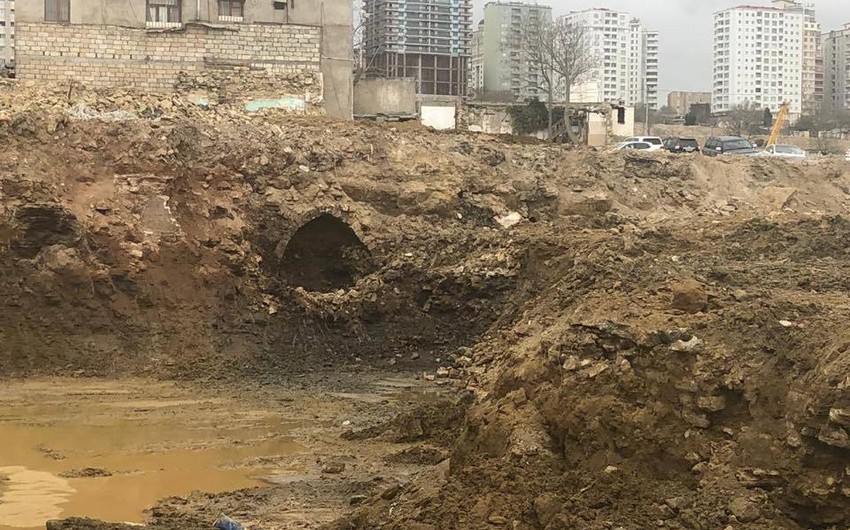 Nazirlik: “Təzəpir” məscidinin yaxınlığında qazıntı zamanı tapılan tikili tarixi abidə siyahısında olmayıb