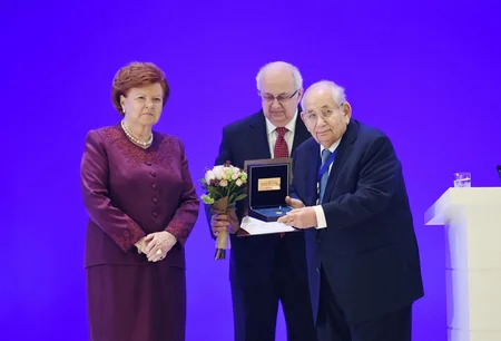 Mehriban Əliyeva Nizami Gəncəvi Beynəlxalq Mərkəzinin qızıl medalı ilə təltif edilib - YENİLƏNİB-2