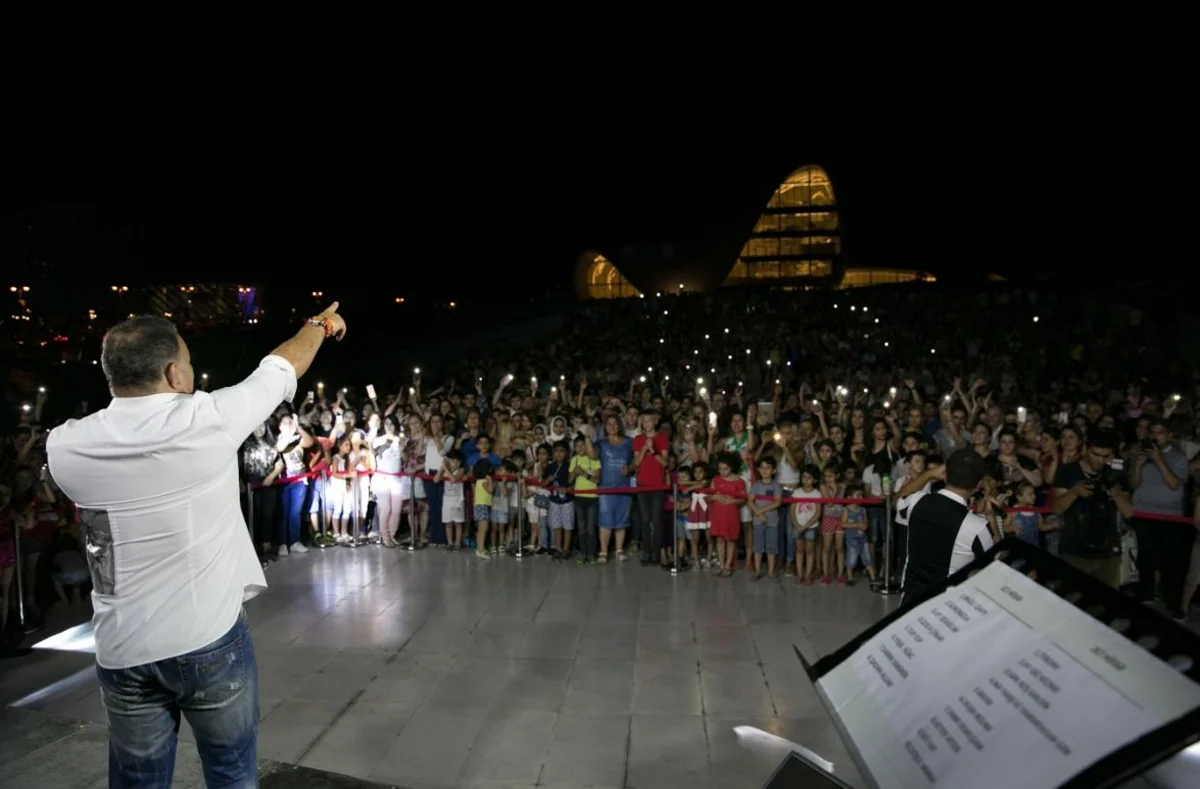 Heydər Əliyev Mərkəzində Ədalət Şükürovun solo konserti olub