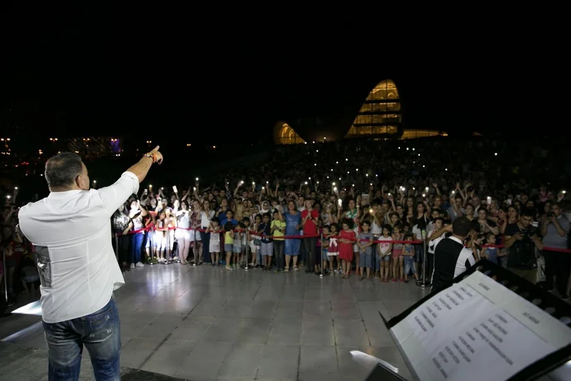 Heydər Əliyev Mərkəzində Ədalət Şükürovun solo konserti olub