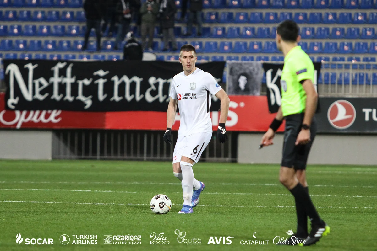 Neftçi legioneri ilə yollarını ayırıb