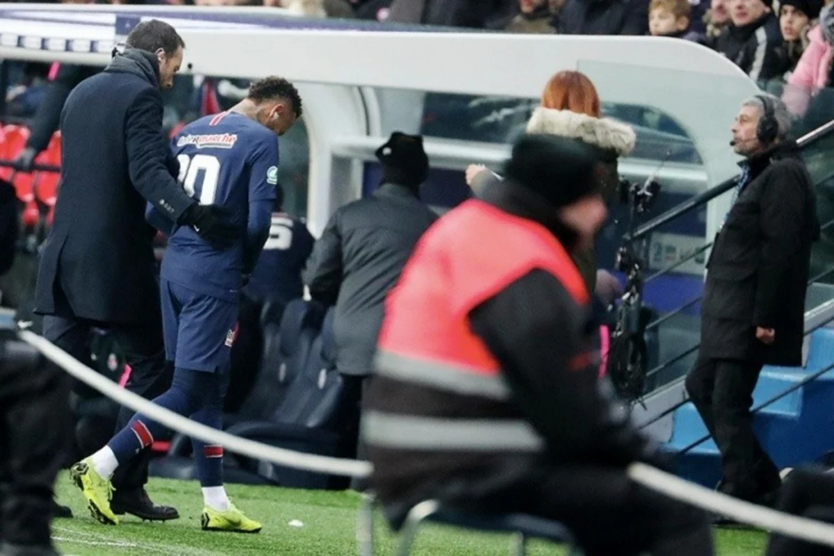 Neymar 10 həftə müddətinə sıradan çıxıb