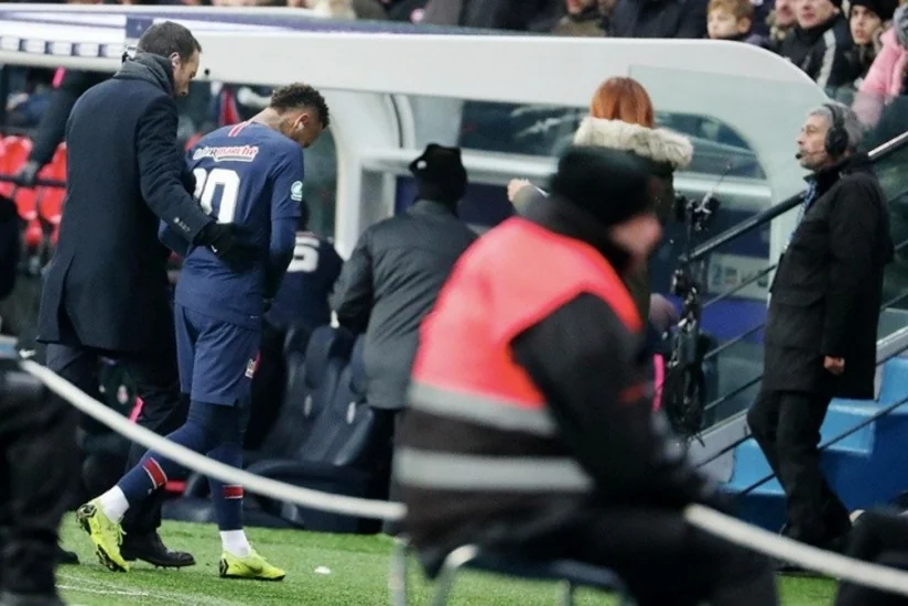 Neymar 10 həftə müddətinə sıradan çıxıb