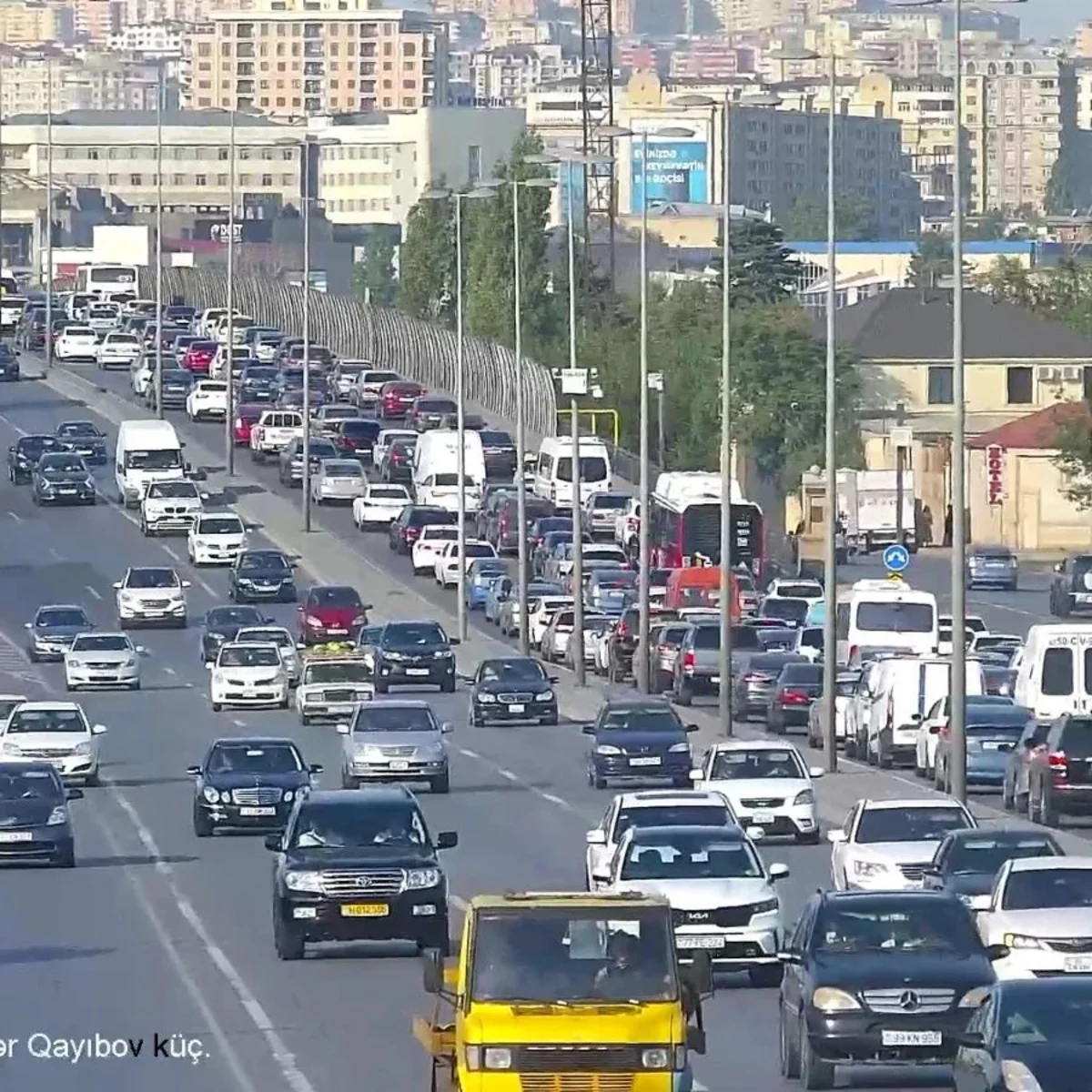 Bakının bir sıra yollarında tıxac yaranıb