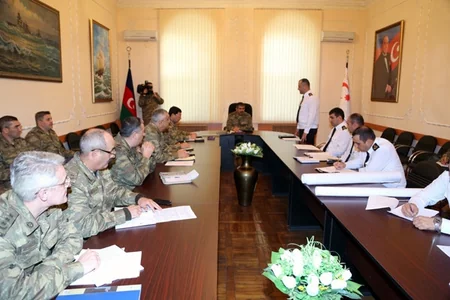 Müdafiə naziri Zakir Həsənov Xəzər dənizində keçirilən təlimləri izləyib