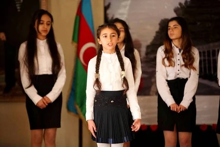 Məktəblərdə Ümumxalq Hüzn Günü ilə bağlı silsilə tədbirlər keçirilib