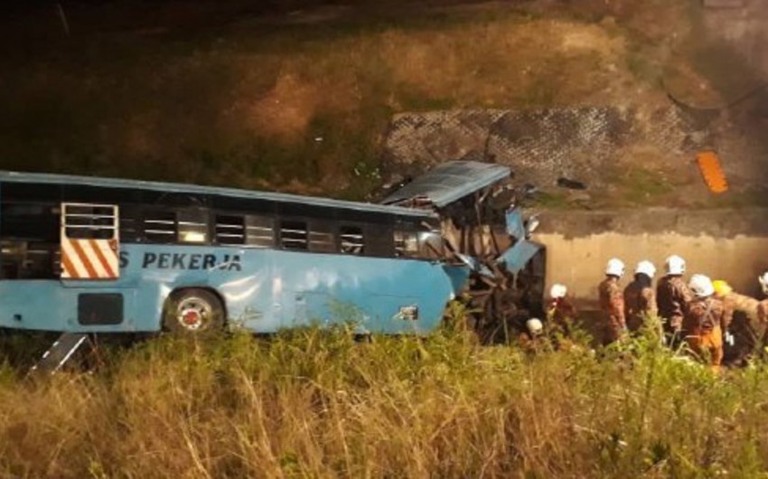 Malayziyada yol qəzasında 10 nəfər ölüb