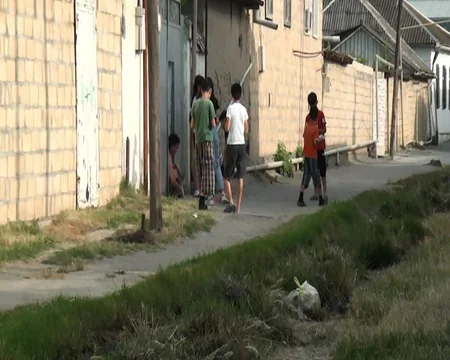Kürdəmirin mərkəzi küçəsinin mövsümi qonaqları: yayda üfunət, qışda sel suları - REPORTAJ