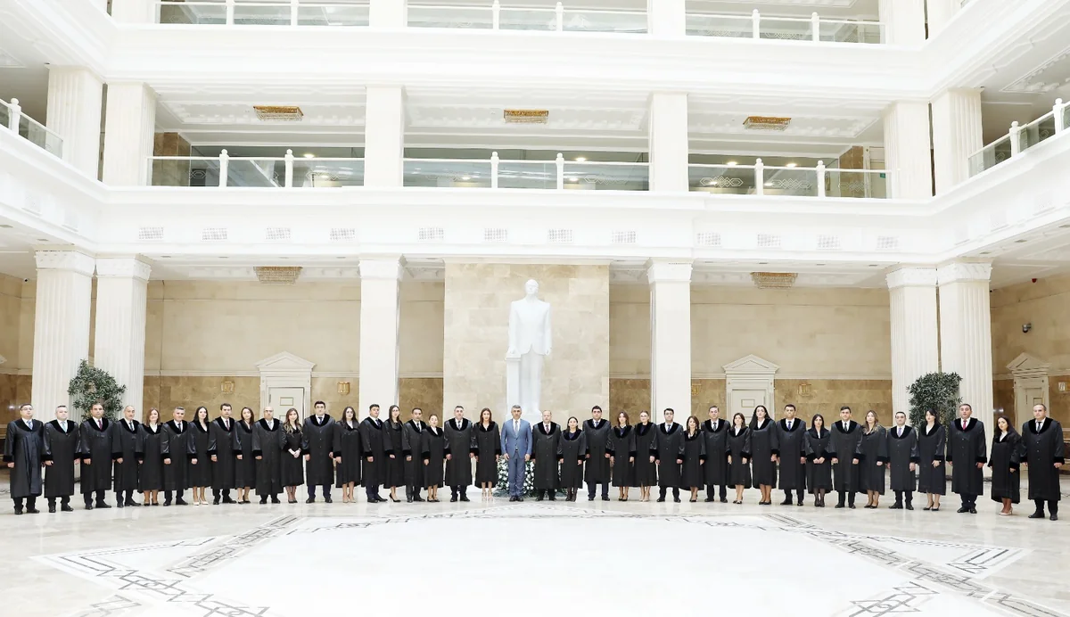 Yeni təyin olunan hakimlər and içiblər