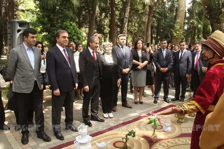 Gəncədə “23 Aprel – Ümumdünya kitab və müəlliflik hüququ günü” qeyd olunub