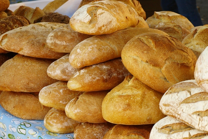 Azerbaijan tightens control over flour, bread prices