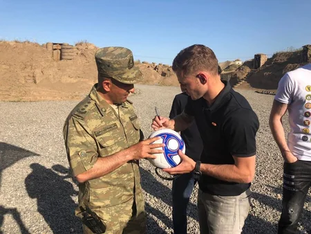 Qarabağ” klubunun futbolçuları cəbhə bölgəsində olublar