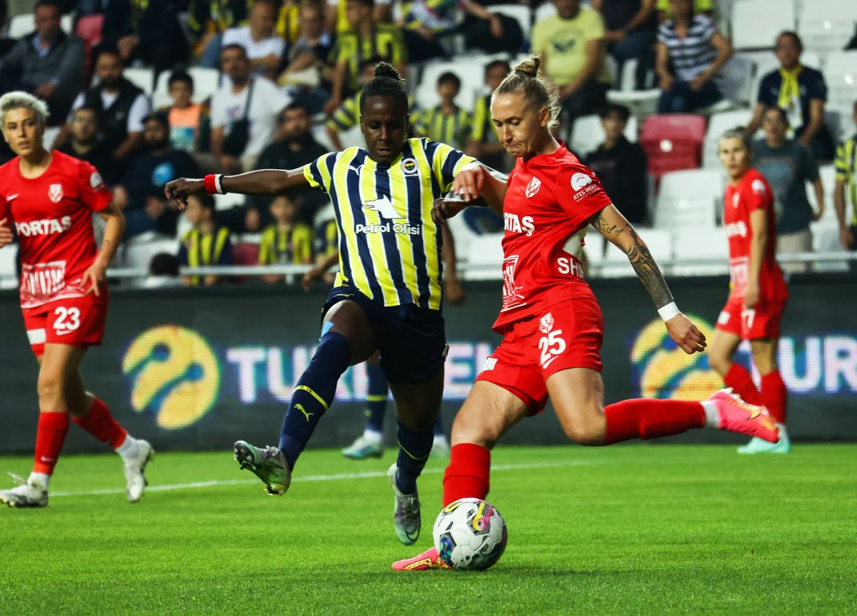 Azərbaycan millisinin baş məşqçisi Türkiyə çempionu olub