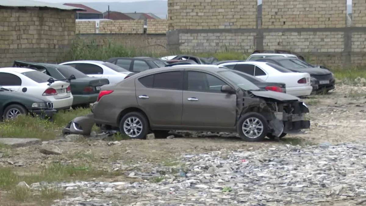 В Азербайджане признанные бесхозными автомобили будут утилизированы