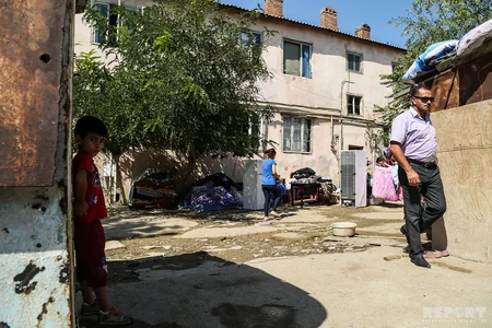 Bakıda evləri yanan məcburi köçkünlər: “Hələ gözləyirik” - FOTOREPORTAJ
