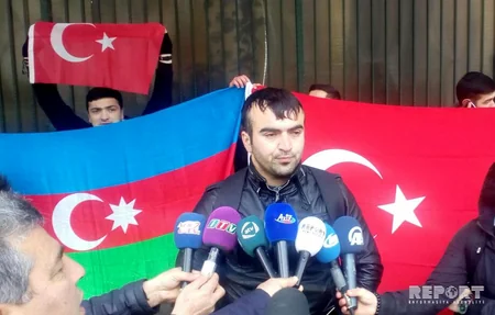 В Тбилиси азербайджанские студенты провели акцию в поддержку Турции