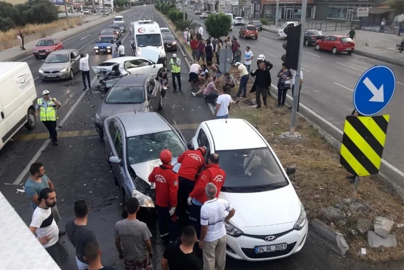 İstanbulda 10 avtomobil toqquşub, xeyli yaralı var