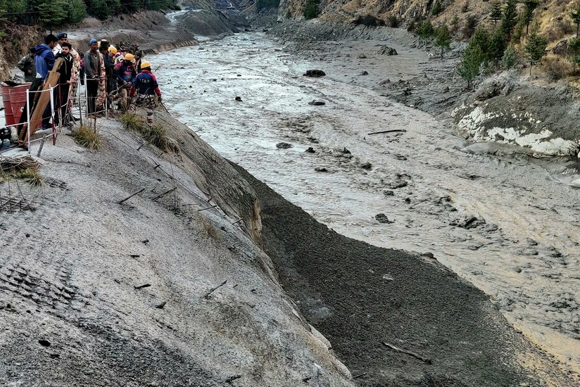 Число погибших при сходе ледника в Индии выросло до 14