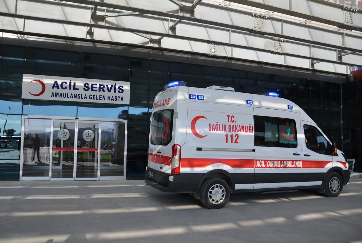 Ərdoğanın mühafizə dəstəsi qəzaya düşüb, bir polis həlak olub