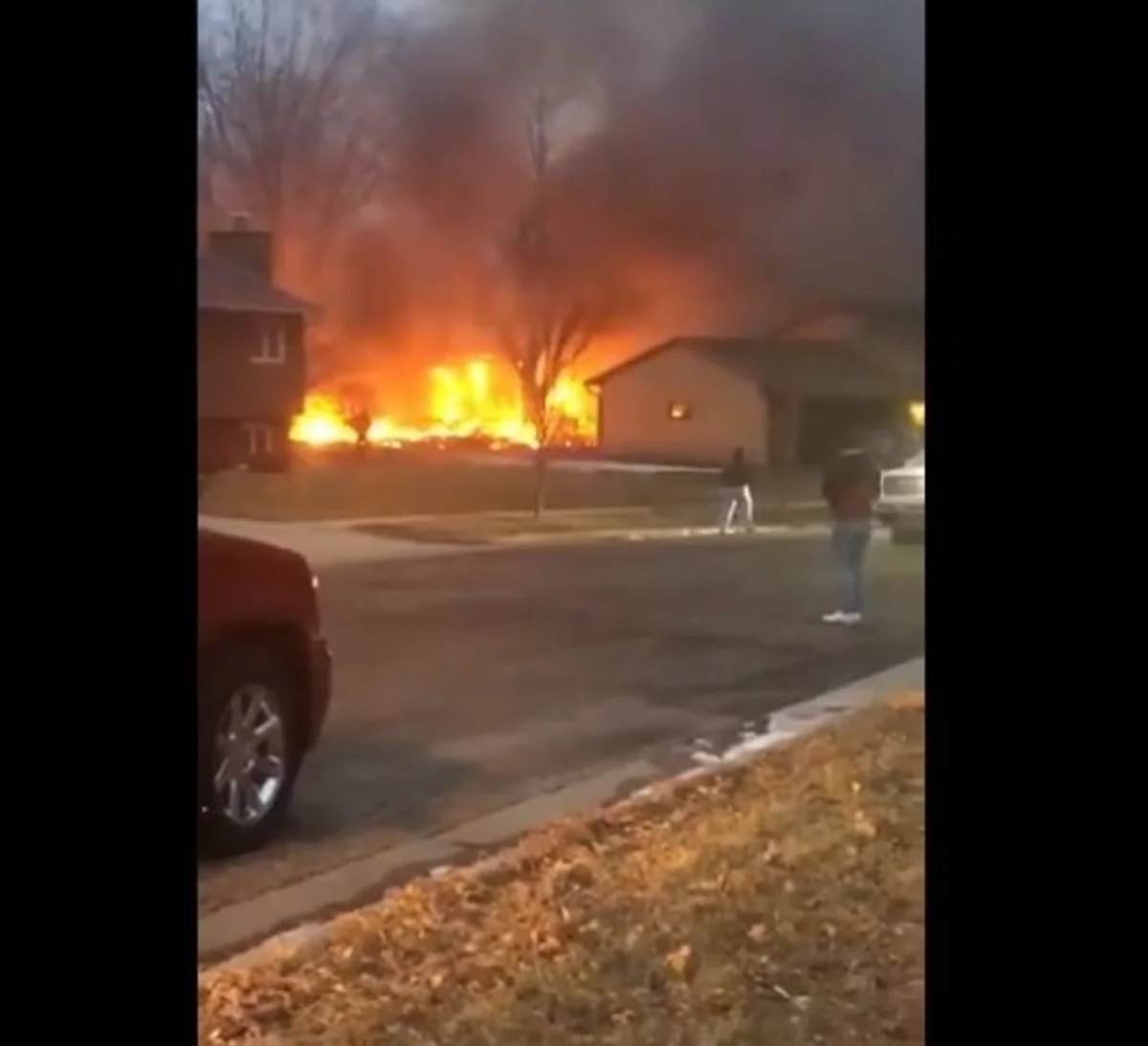 ABŞ-da təyyarə yaşayış evinin üzərinə düşüb - VİDEO