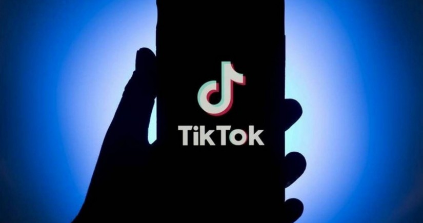 Azərbaycanda uşaqların tiktoka girişinin qadağan edilməsi təklif olunur
