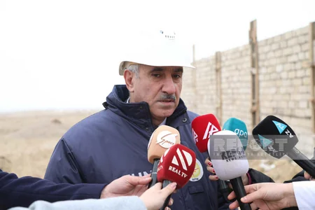 Bakıda dövlət qurumu dənizkənarı ərazidə qanunsuz tikilinin qarşısını alıb