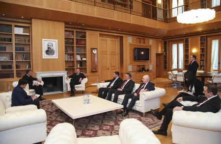 Azərbaycanın Gürcüstana yeni təyin olunmuş səfiri etimadnaməsini Prezident Georgi Marqvelaşviliyə təqdim edib - FOTO