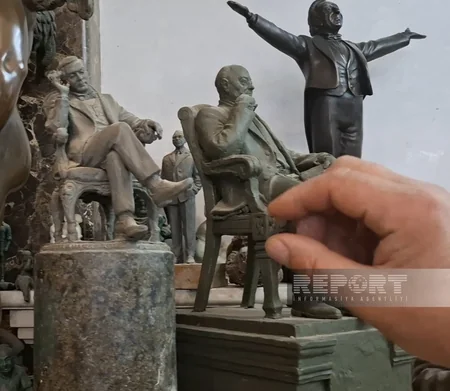 Azerbaijani sculptor creating under 'rocket rain' in Ukraine's Kharkiv - PHOTOS