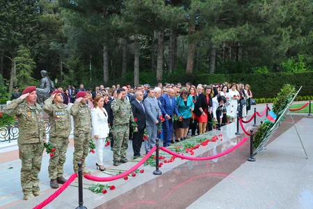 Heydər Əliyevin 100 illik yubileyinə həsr olunan “Müstəqil Azərbaycanın Banisi” adlı konfrans keçirilib