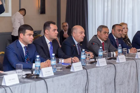 KOBİA-nın rəhbəri iş adamlarını Pirallahı Sənaye Məhəlləsində əczaçılıq məhsullarının istehsalına çağırıb