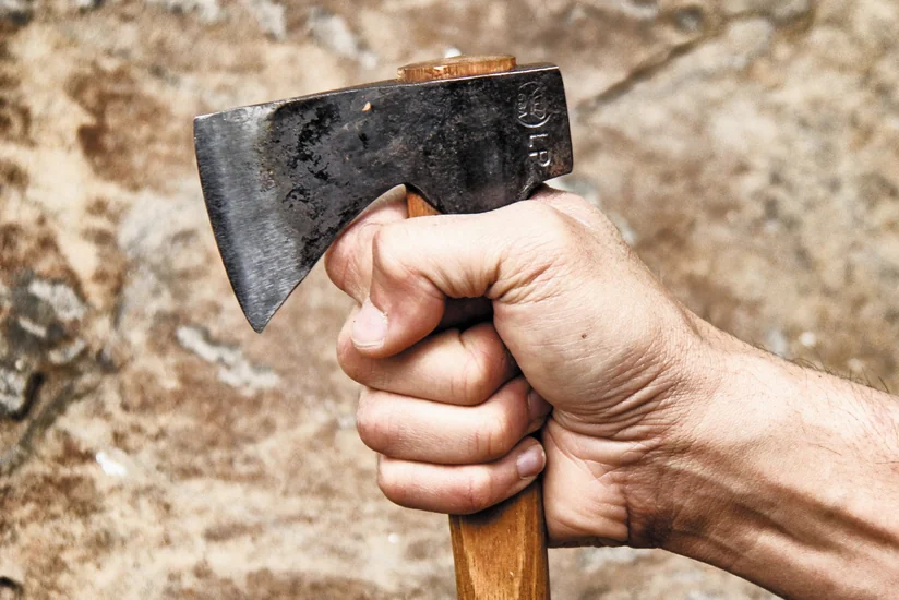 Sumqayıtda 71 yaşlı kişi baltalanıb