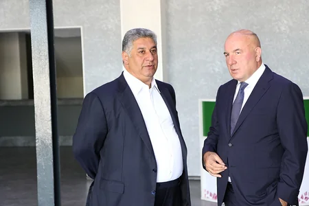 Crystal Hall hosts a meeting with Azerbaijani national chess team