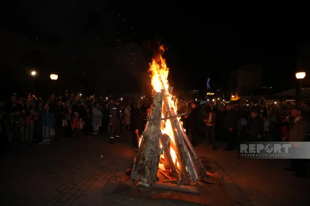 İçərişəhərdə təntənəli bayram tonqalı qalanıb