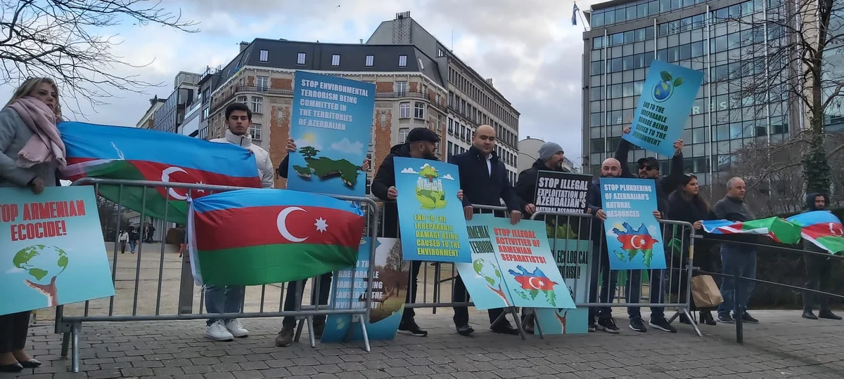 Перед Европарламентом в Брюсселе прошла акция протеста против армянского экотеррора