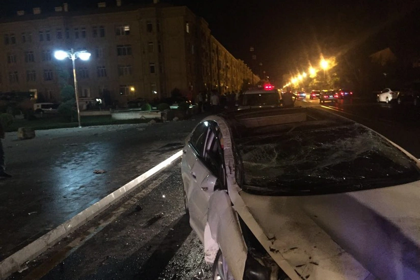 В Баку женщина-водитель совершила ДТП, есть пострадавшие