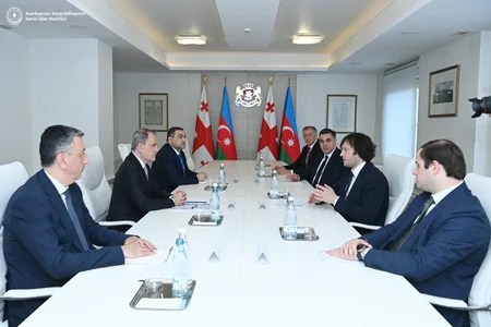 Ceyhun Bayramov Kobaxidze ilə strateji sahələrdə əməkdaşlığın genişləndirilməsini müzakirə edib