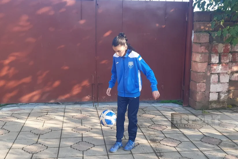 12 yaşlı futbolçu qız: Gələcəkdə Azərbaycan milli komandasının kapitanı olmaq istəyirəm - Cəlilabaddan VİDEOREPORTAJ