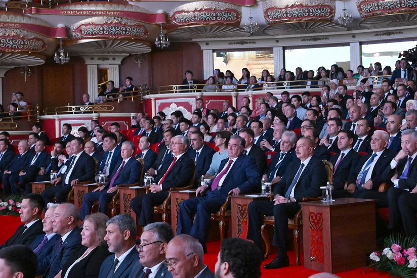 Prezident İlham Əliyev Astanada “Вечер дружбы” adlı qala konsertdə iştirak edib