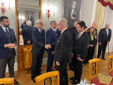 Latviya Prezidenti Nizami Gəncəvi Beynəlxalq Mərkəzinin üzvləri ilə görüşüb