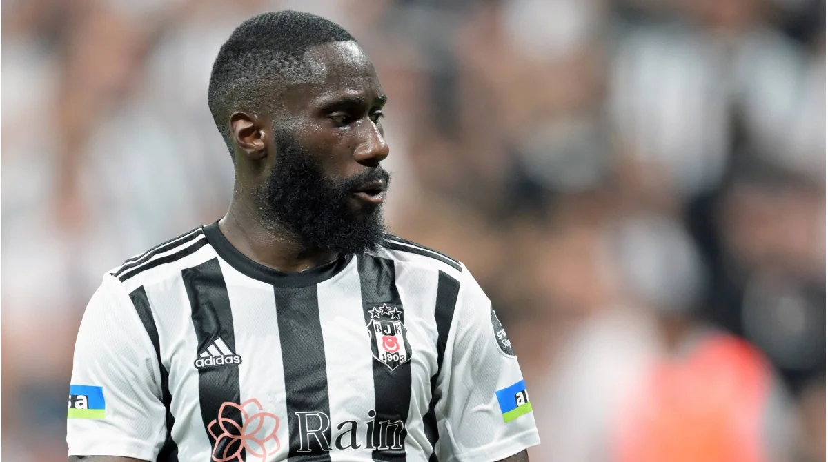 Beşiktaş Artur Masuaku ilə yolları ayırıb