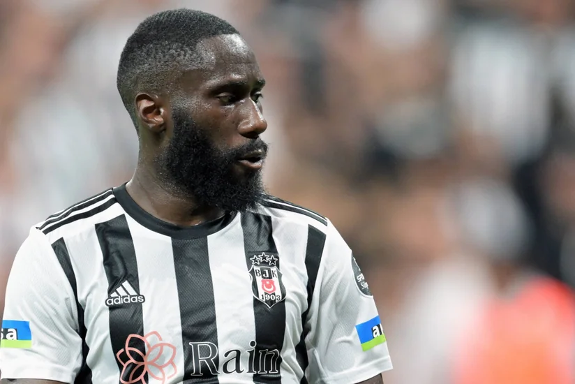 Beşiktaş Artur Masuaku ilə yolları ayırıb