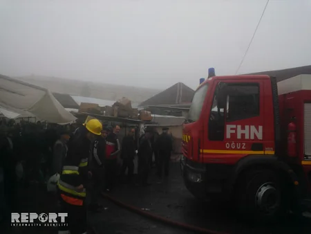 Пожар на шекинском рынке потушен - ОБНОВЛЕНО - ФОТО