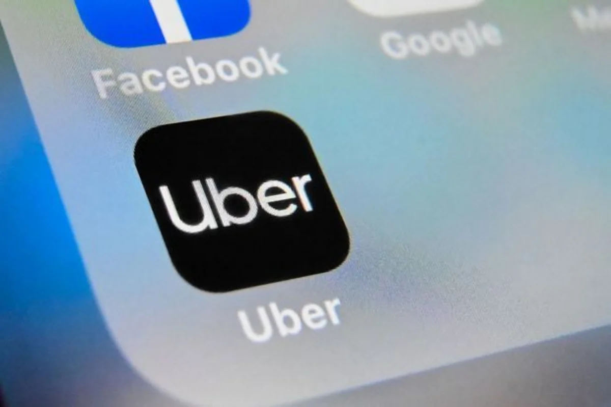 Uber loses London license