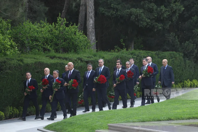 State and government officials commemorate Great Leader Heydar Aliyev - PHOTOS